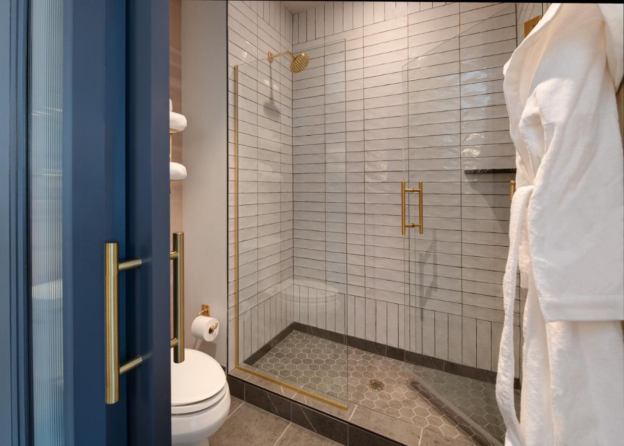 Clayton Hotel & Members Club DEN Екстериор снимка