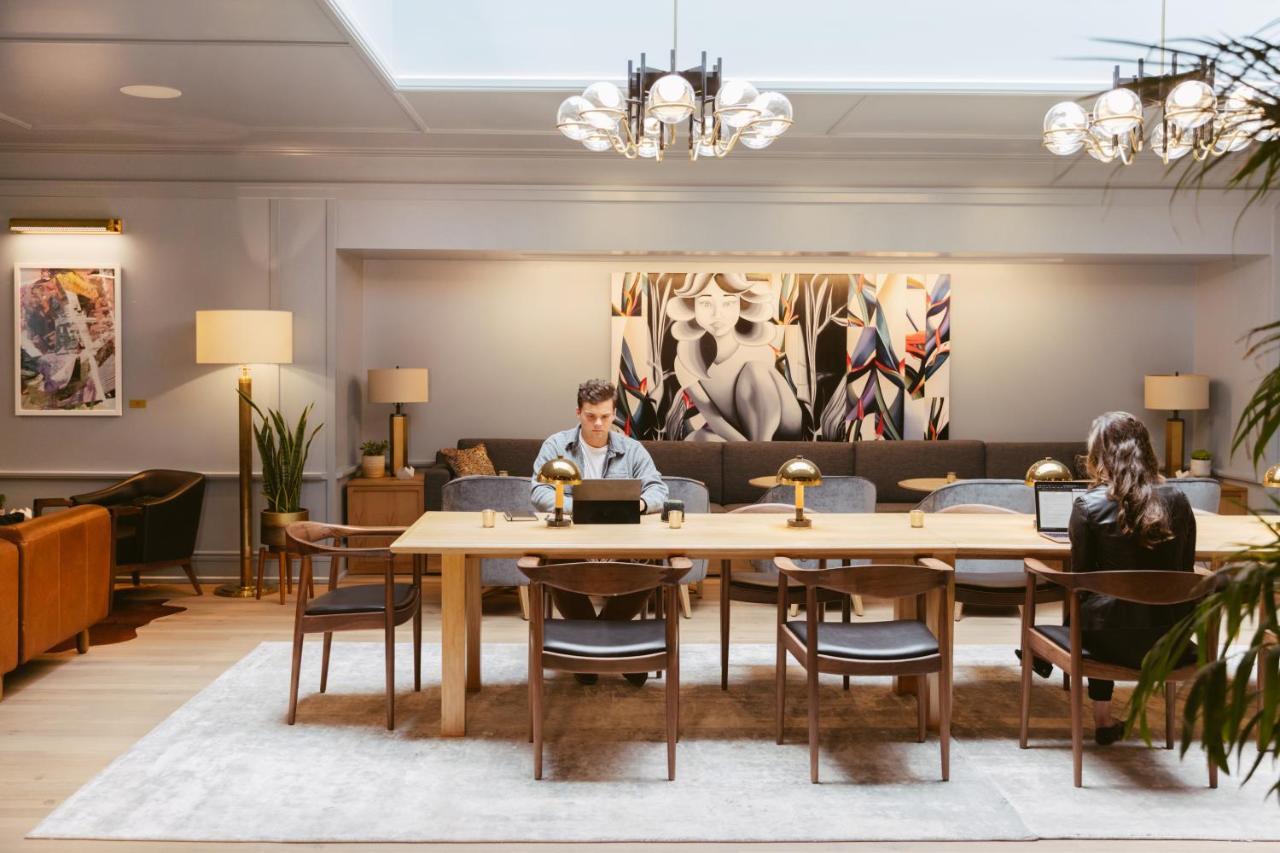 Clayton Hotel & Members Club DEN Екстериор снимка
