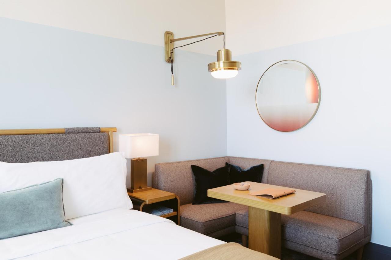 Clayton Hotel & Members Club DEN Екстериор снимка