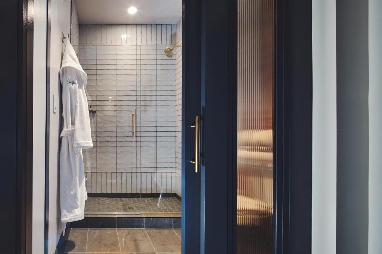 Clayton Hotel & Members Club DEN Екстериор снимка
