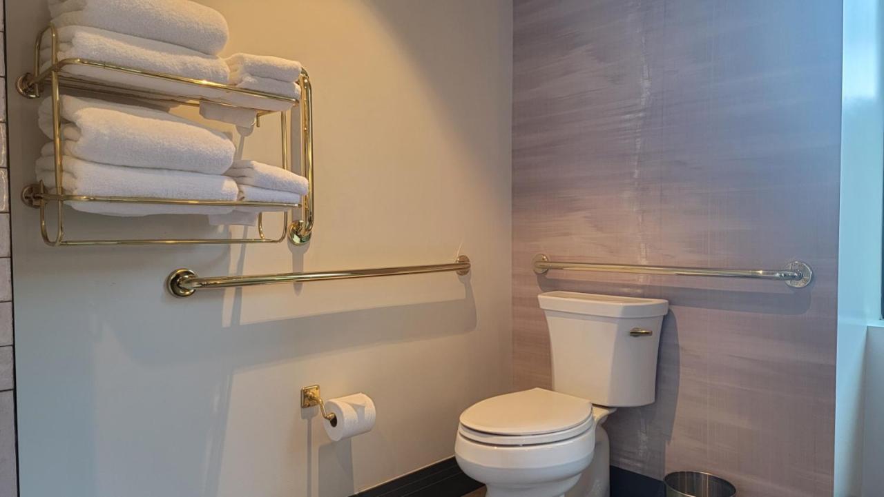 Clayton Hotel & Members Club DEN Екстериор снимка