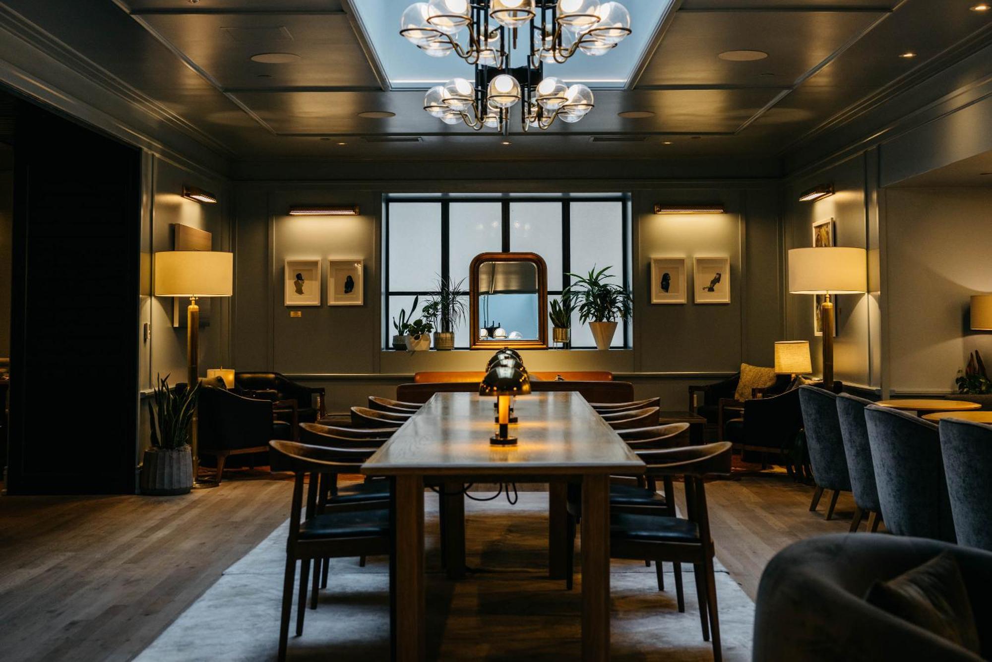 Clayton Hotel & Members Club DEN Екстериор снимка